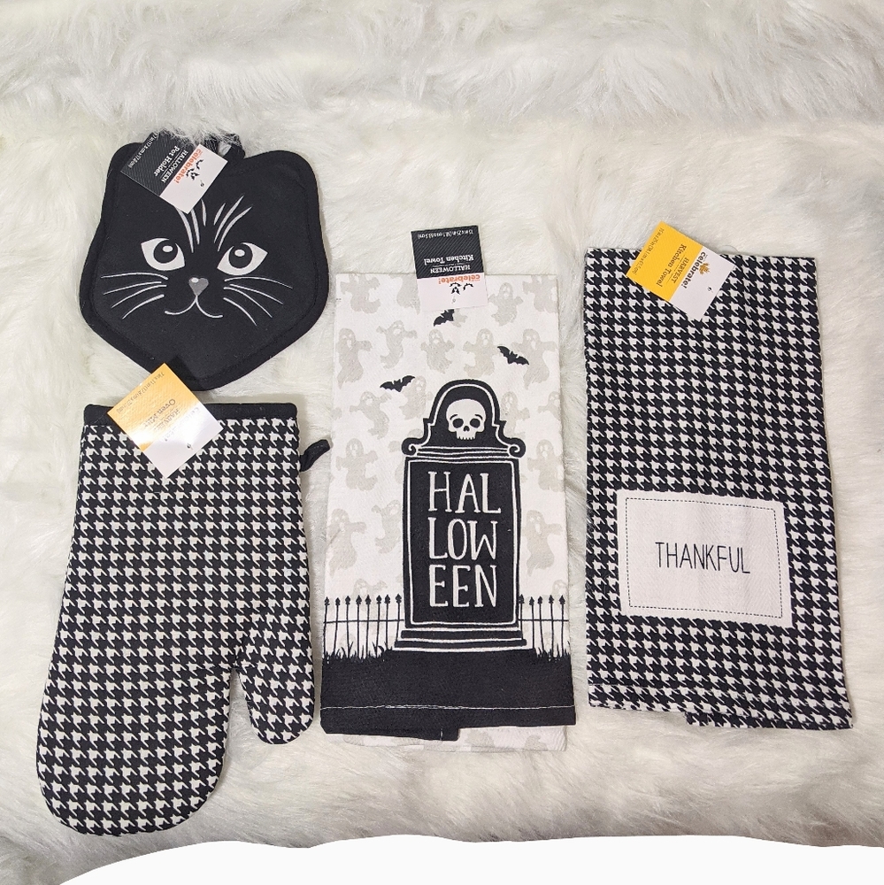 NWT Halloween Kitchen Towels & Potholders - Picture 2 of 11